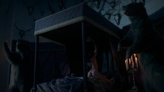 Amrita Acharia, Ludivine Sagnier sexy - The Serpent Queen (2022) s01e02