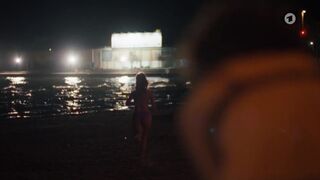 Jasmin Gerat, Sarah Bauerett nude - Der Kroatien-Krimi s07e02 (2023) hot lesbian scenes