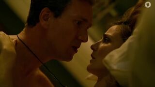 Lia Carvalho hot - Lost in Fuseta - Ein Krimi aus Portugal s01e02 (2024) sexy actress