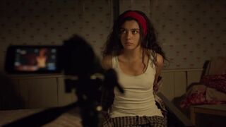 Laura Moray sexy, Megan Montaner, Carla Díaz - The Hunt (2020) s01e05-07 Hot Bikini Scenes