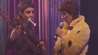 Rocío Saiz, Zaida Carmona, Aroa Elvira topless and hot - La amiga de mi amiga (2022) Lesbian Movie scene