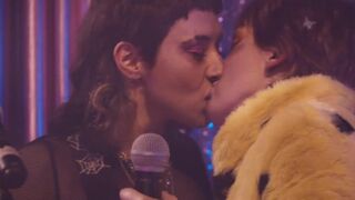 Rocío Saiz, Zaida Carmona, Aroa Elvira topless and hot - La amiga de mi amiga (2022) Lesbian Movie scene