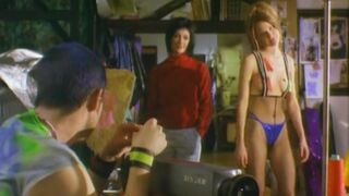 Ana Franic, Jelena Djokic nude lesbian scene. Disi duboko (2004)