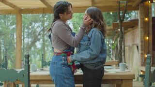 Diana Bovio, Katixa Mecerreyes, Ana Sofia Gatica, Montserrat Marañon - Atrapadas en Familia (2022) hot scenes