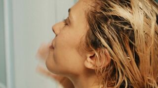 Élodie Bouchez, Alysson Paradis topless - Amore mio (2022) Hot Nude Scene