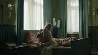 Friederike Ott nude - Bella Germania s01e01 (2019) short hot episode