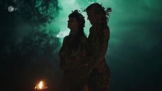 Annika Blendl, Emma Floßmann, Samia Chancrin nackte. Das Quartett s02e01 (2024) Nude Scenes