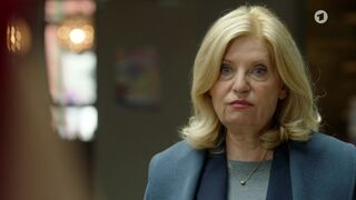 Stephanie Gossger nude, etc - Die Kanzlei s06e02 (2024) Naked on Stage. Performance