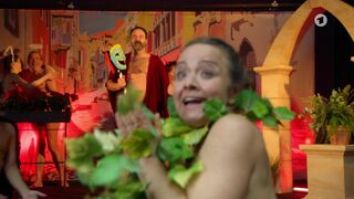 Stephanie Gossger nude, etc - Die Kanzlei s06e02 (2024) Naked on Stage. Performance