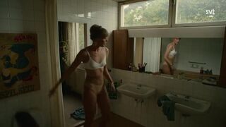 Frida Gustavsson nude. Flashing Tits Scene. Trolosa s01e02 (2025)