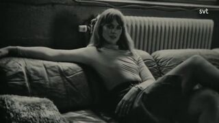 Frida Gustavsson nude. Flashing Tits Scene. Trolosa s01e02 (2025)