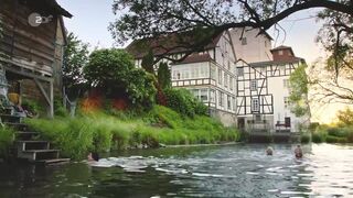 Saman Giraud hot - Unterm Apfelbaum s01e02 (2022) Underwater Scene