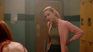 Madelaine Petsch - Riverdale s02e02 (2017)