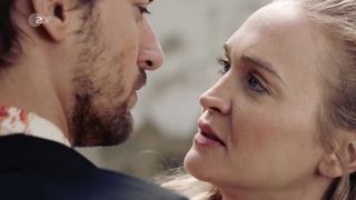 Johanna von Gutzeit nude - Team Alpin s02e01 (2019)