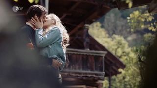 Johanna von Gutzeit nude - Team Alpin s02e01 (2019)