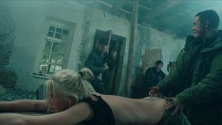 Linda Lapinsh - Igra na vyzhivanie s01e02 (2020) Naked sexy video