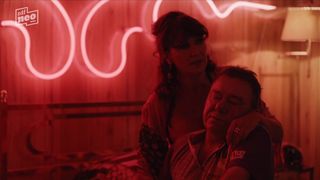 Ruth Becquart, Leticia Verhaeghe topless - Chaussee d'Amour (2016) (Season 1, Episode 1)