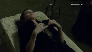 Anna Brewster - Versailles s02e09-10 (2017) Nude movie scene