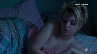 Lou Roy-Lecollinet - Paris and other actresses s01e07 (2017) Sexy film scenes