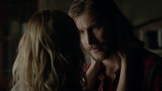 Laura Vandervoort nackte - Bitten_s03e02 (2016)