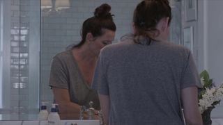 Gaby_Hoffmann__Alison_Sudol__Amy_Landecker_-_Transparent_s01e01 (2014)