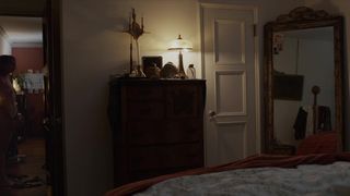 Gaby_Hoffmann__Alison_Sudol__Amy_Landecker_-_Transparent_s01e01 (2014)