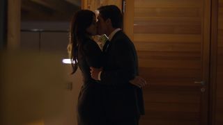 Catrinel Marlon nude - La Porta Rossa s01e05 (2017)