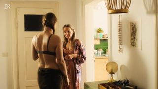 Xenia Tiling nude - Servus Baby s01e04 (2018)