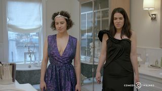 Ilana Glazer, Abbi Jacobson - Broad City s04e08 (2017) celebs topless scenes