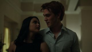 Lili Reinhart – Riverdale s01e13 (2017)