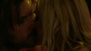Laura_Vandervoort_-_Bitten_s01e09 (2014)