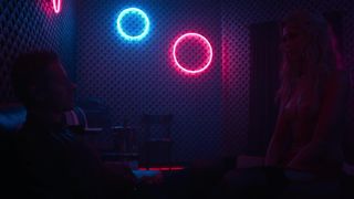 Riley Voelkel, Madeleine Wyda, Caitlin Hammond, Monica Raymund - Hightown s01e01 (2020) sexy topless scenes