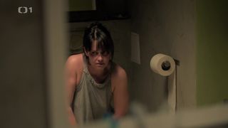 Tereza Brodska - Jak si nepodelat zivot s01e03 (2019) Hot film scene