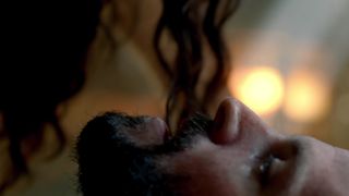 Louise Barnes, Jessica Parker Kennedy – Black Sails s01e04 (2014) celebs hot movie scene