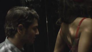 X Femmes - A ses pieds s01e05