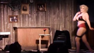 Burlesque Naked Show - Pouty Petals