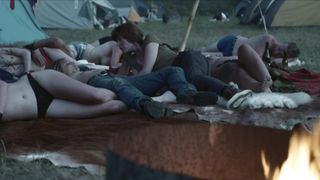Les rivieres pourpres s03e06 (2021) Lizzie Brochere, Maylis Dumon nude