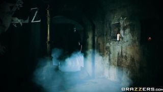 Porn Parody - Queen Of Thrones: Part 4 (Brazzers)