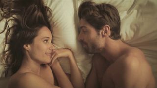 Julie De Bona, Kim Higelin naked - Plan B s01e01-04 (2021) TV series