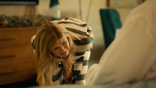 Alexandra Daddario, Sydney Sweeney, Brittany O’Grady naked – The White Lotus s01e01 (2021)