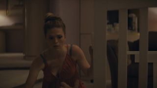 Molly Griggs, Grace Gummer hot bikini - Dr. Death s01e03e05 (2021) TV movie