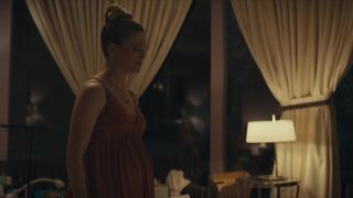 Molly Griggs, Grace Gummer hot bikini - Dr. Death s01e03e05 (2021) TV movie