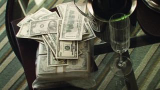 Emree Franklin sexy - Heist s01e01-02 (2021) TV movie