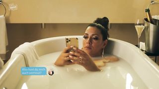 Jasmin Shakeri nude- Deadlines s01e04 (2021) TV 720p