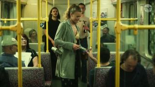 Jeanne Goursaud, Soma Pysall sexy - Para - Wir sind King s01e04 (2021) TV episode