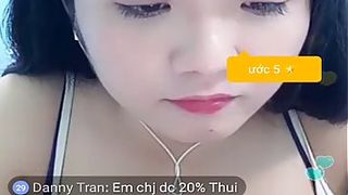 Asian brunette - Selfie Show