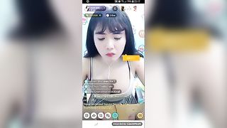 Asian brunette - Selfie Show