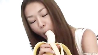 Asian cutie, Sakura Hirota is showing the way she likes to suck dick, using a banana
