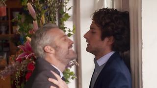Gay Drama - LA CASA DE LAS FLORES Tieser