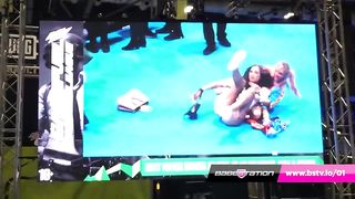 Hot Babes does COMICON SHOW (reality cam)